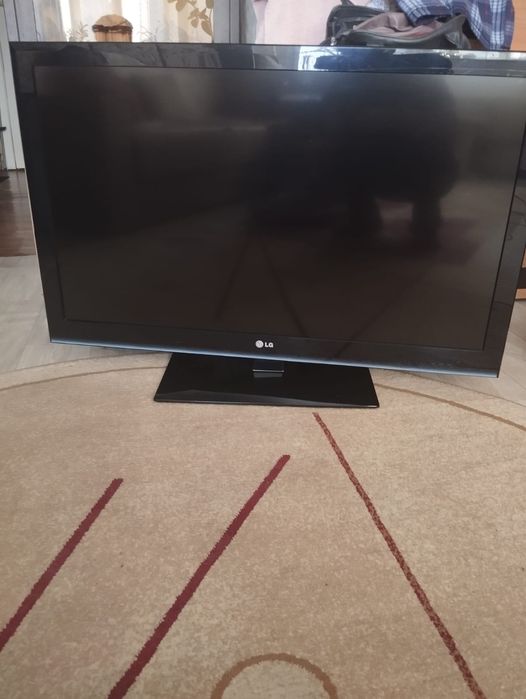 Продам телевизор 42 диагональ LG