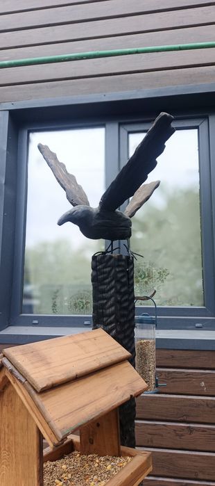 Кормушка для белок и птиц