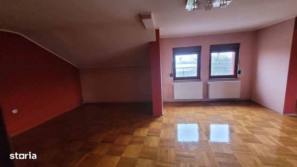 Imobil cu 3case:C1-3 nivele;C2-2nivele;C4-1 nivel;C3;C5;Piscina;Foisor