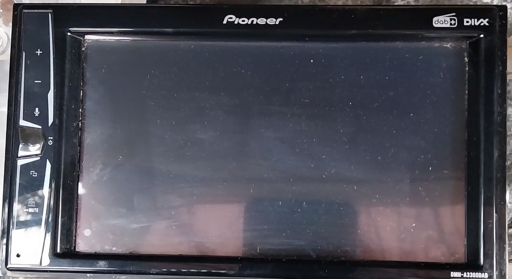 Продавам Мултимедия навигация Pioneer DMH-A3300DAB 2DIN 6.2"