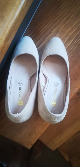 Дамски ОБУВКИ номер 37