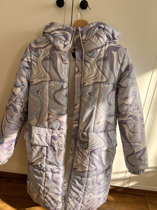 Продам зимнюю куртку на девочку