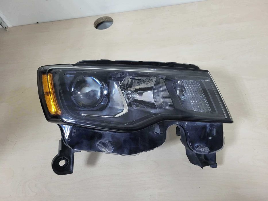 Десен фар за Jeep Cherokee USA WK2 desen far чероки