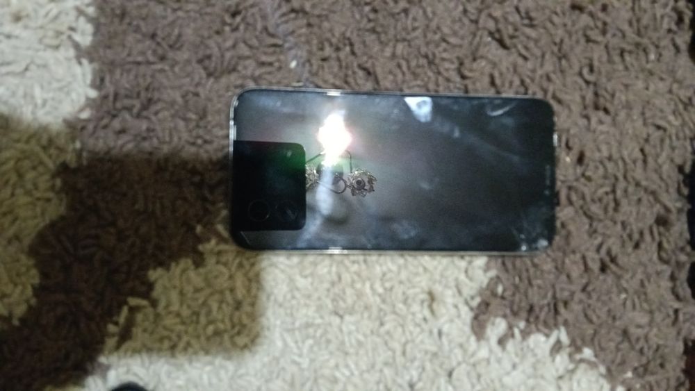 Vând iPhone xs spart fata spate