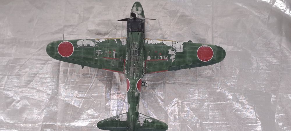 Сборная модель самолёта A6M2N Rufe.
