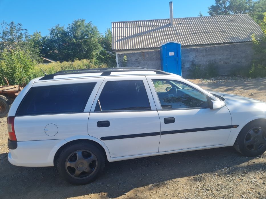 Автомашина Opel Вектра
