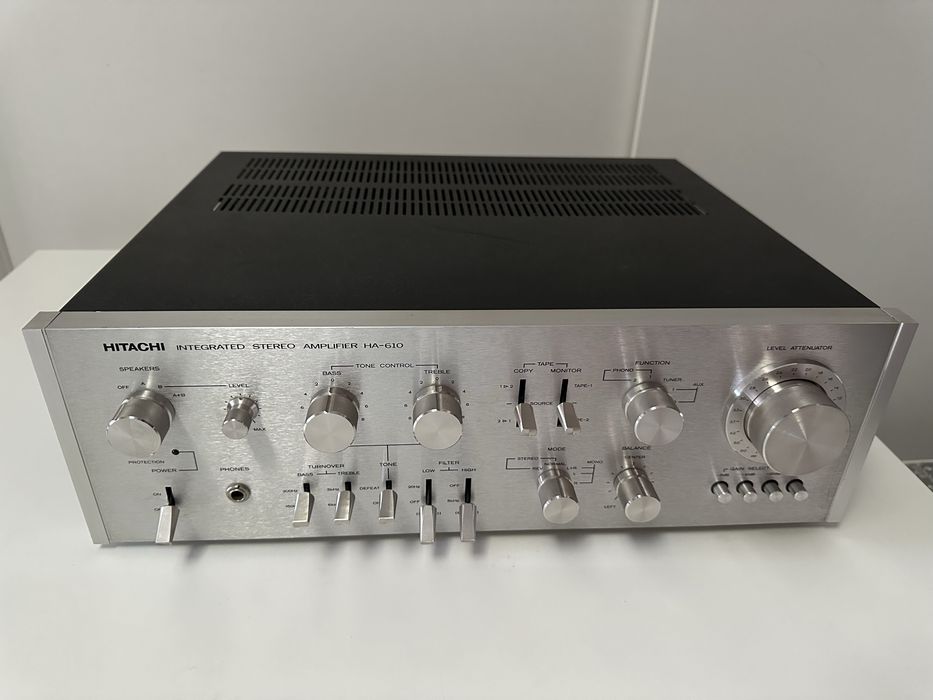 Hitachi HA 610  impecabil