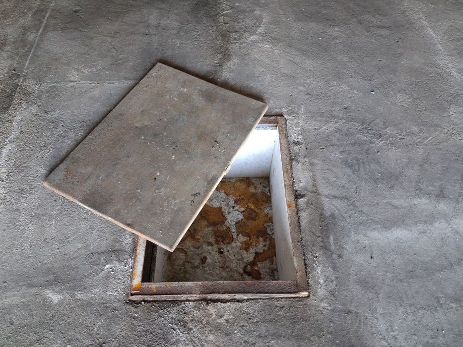 Продаю гараж на болоте