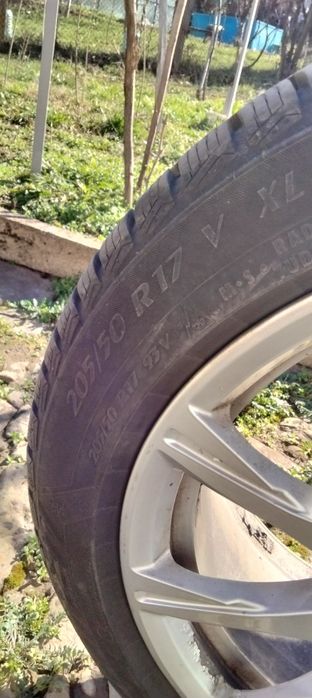 Продават се гуми с джанти 17, зимни
