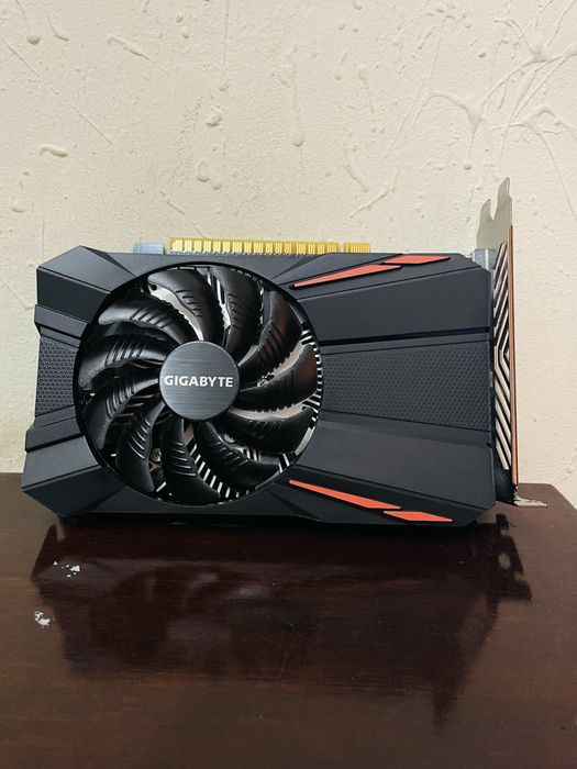 Видео карта Gigabyte 1050 ti