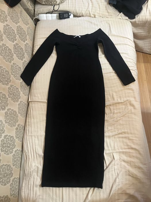 черна рокля по тялото