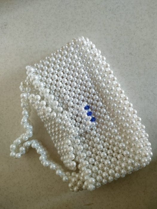 Сумка из белых бусин (жемчуг)