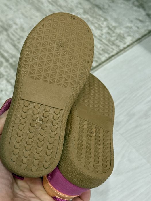 НОВЫЕ кроссовки