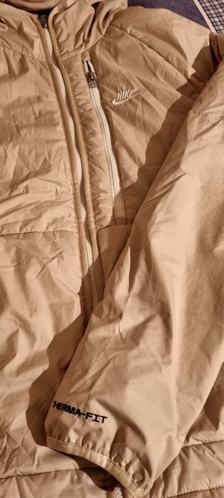 Мъжко яке Nike в  бежово