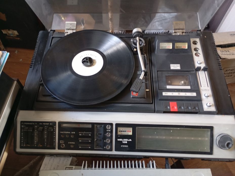 Стерео магнитофон Радиотехника мелодия 106 за 30т есть галовка новая