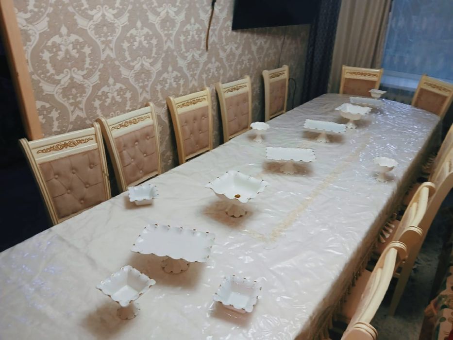 Продам стол для гостинной