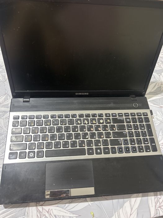 Модель ноутбука: Samsung NP305V5A