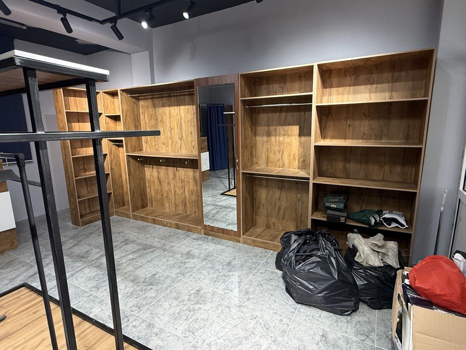 Мебель для магазина одежды