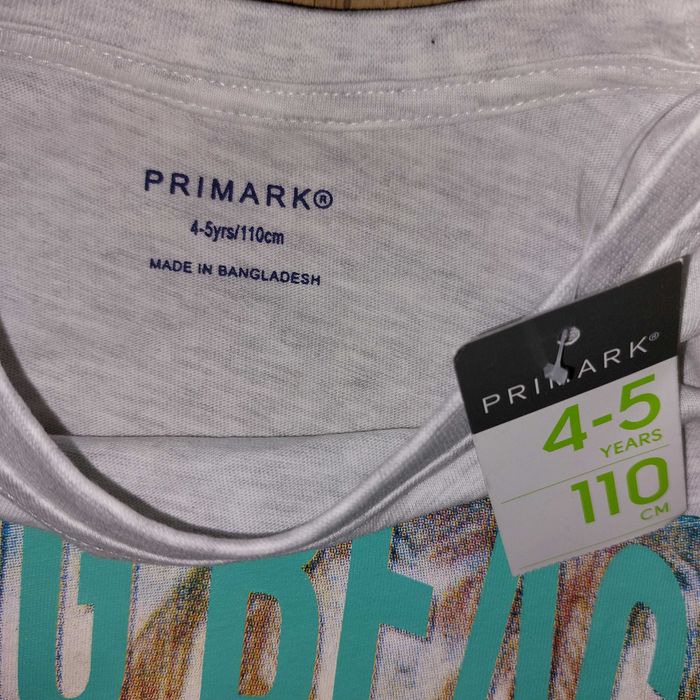 Tricou nou cu etichetă