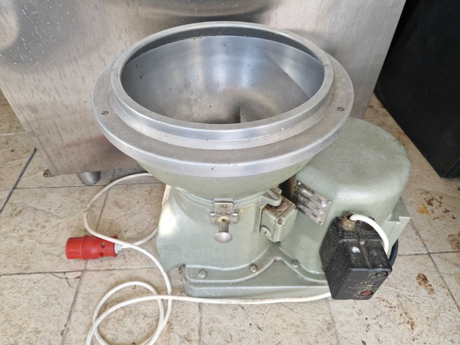 Robot legume, razuit, feliat, second sau nou