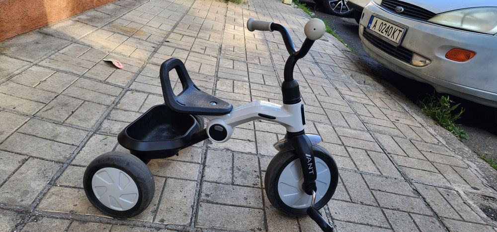Продавам  колело триколка на Chipolino