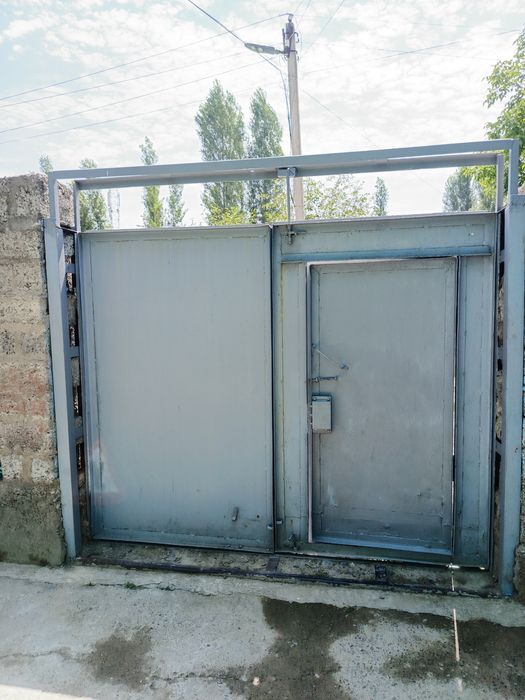 Дарвоза сотилади