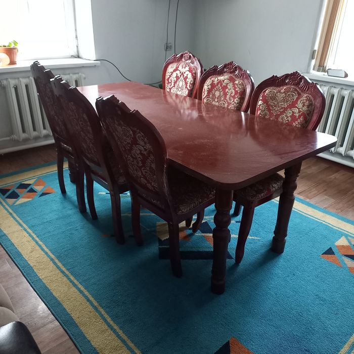 Стол со стульями