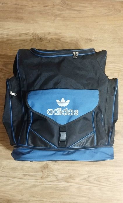 Голяма спортна/туристическа раница Adidas с разширяващо се дъно