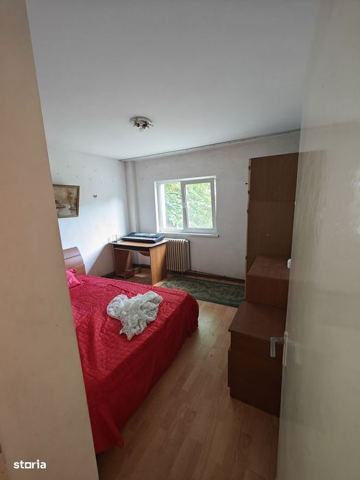 Apartament 3 camere de închiriat, cu balcon