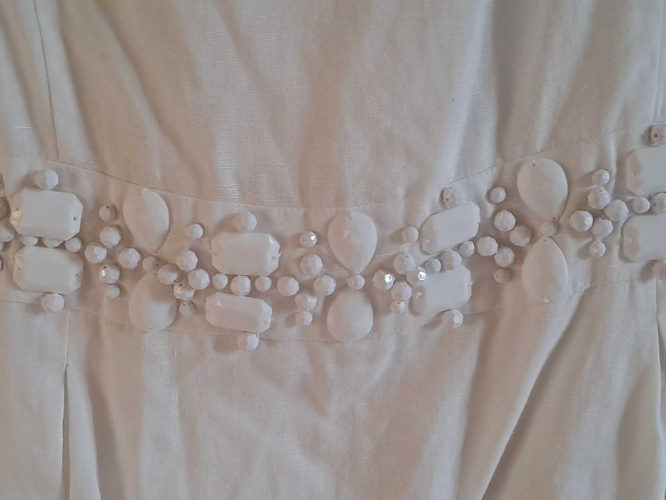 Rochie alba,mărimea 40.