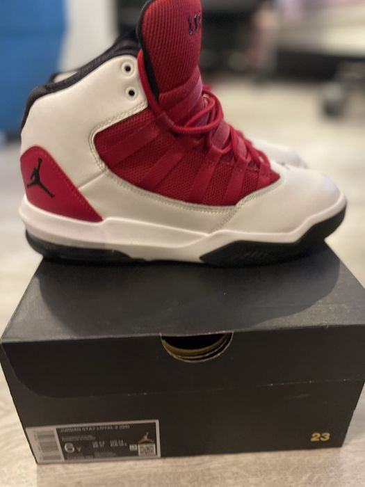 Nike AIR Jordan Max Aura white gym red