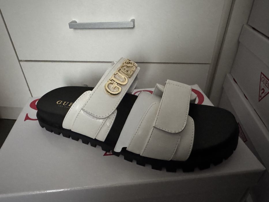 Șlapi Guess de femei