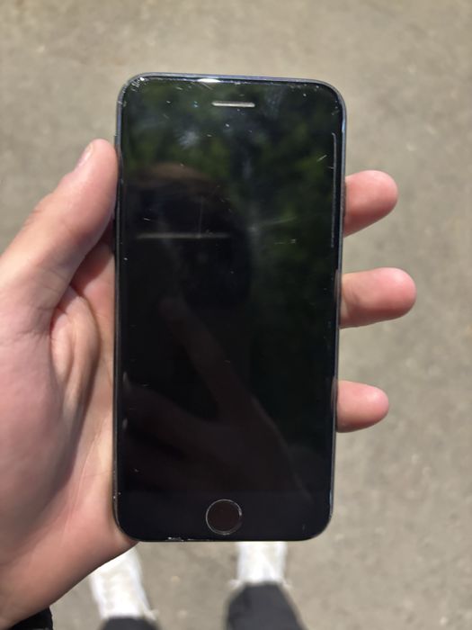 Айфон се-se 64гб