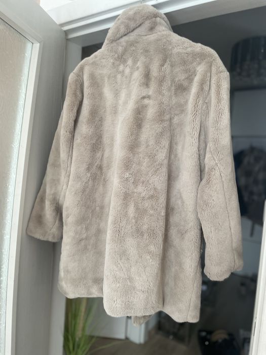 Сиво бежово Пухено палто Зара размер М