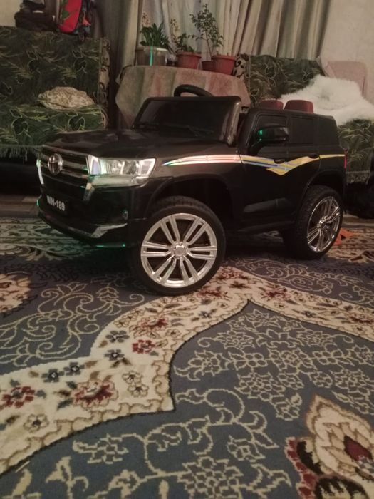 Продам детскую машинку