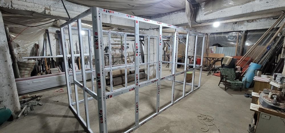 Akfa eshik va romlar