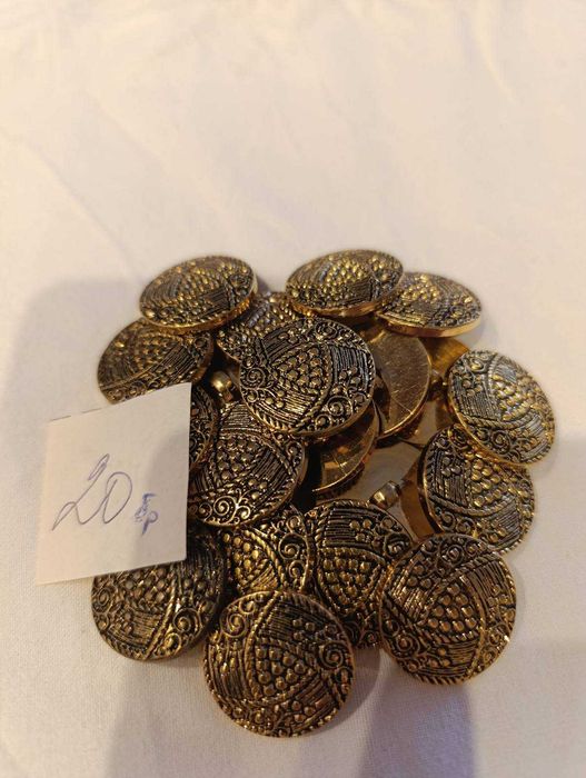 Ципове и копчета от затворено шивашко ателие