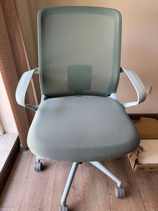 Зелен офис стол