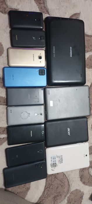 Vând urgent  telefoane și tablete pt piese sau reparații ușoare