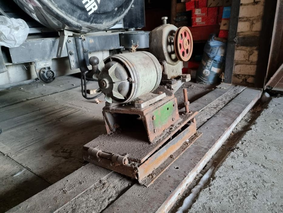 Продам редуктор с электродвигателем