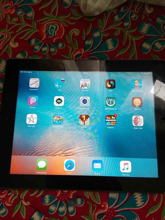 Айпад  планшет  можно ставить сим карту.