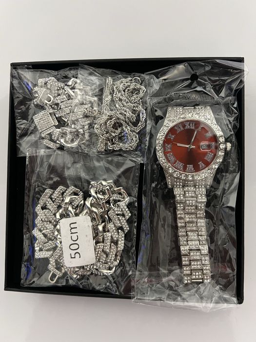 Set  elegant  Nou, cu Ceas, Lant cu pandativ, Bratara, Cruce si Colier