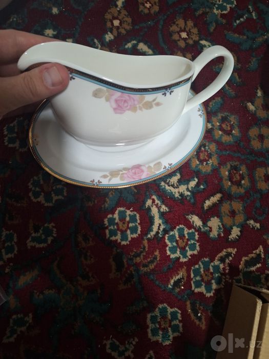 Фарфоровое изделие марки Dubai Porcelain