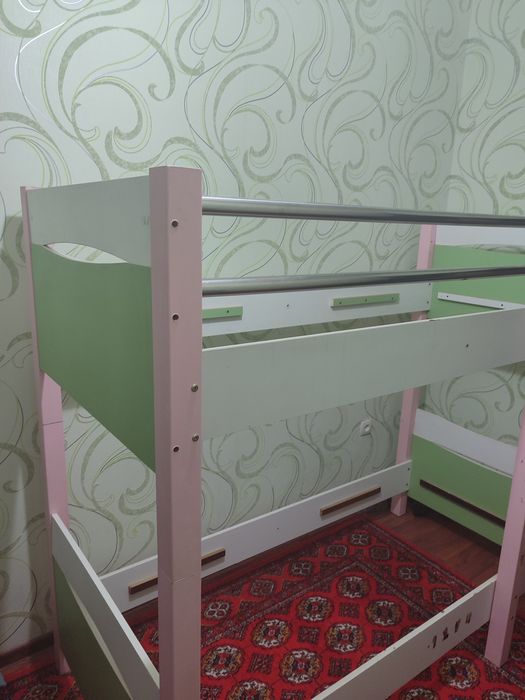 Двухъярусная кровать