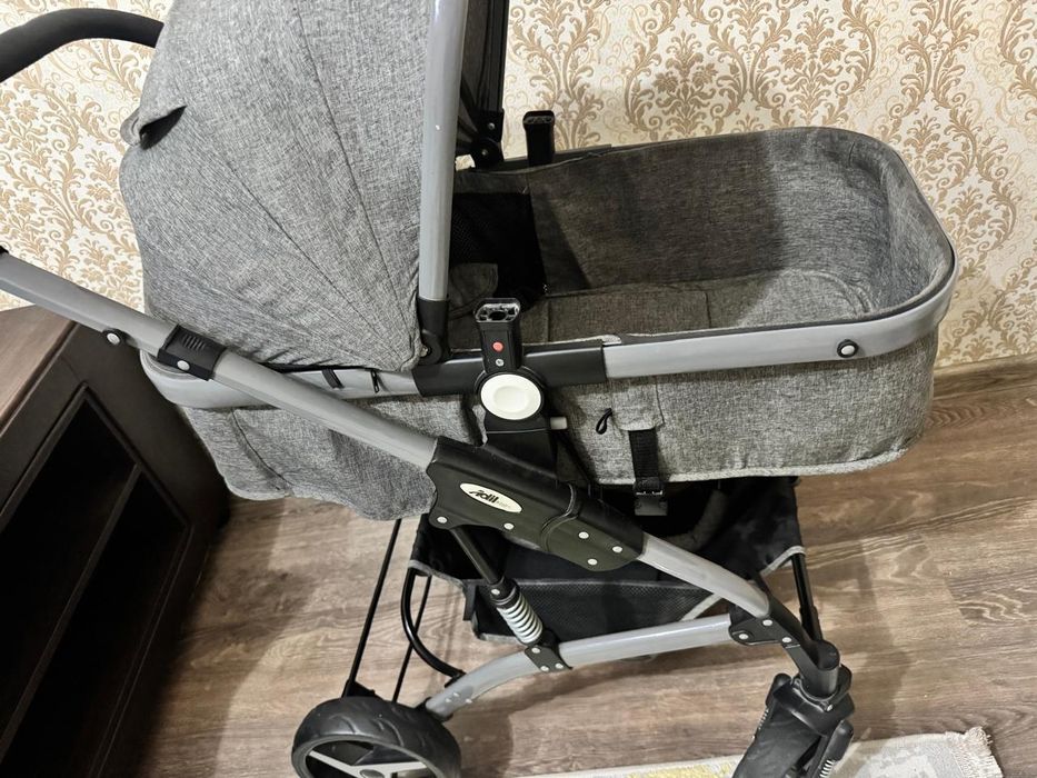 Каляска почти новая