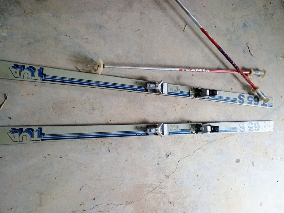 Vând skiuri TUA T65S