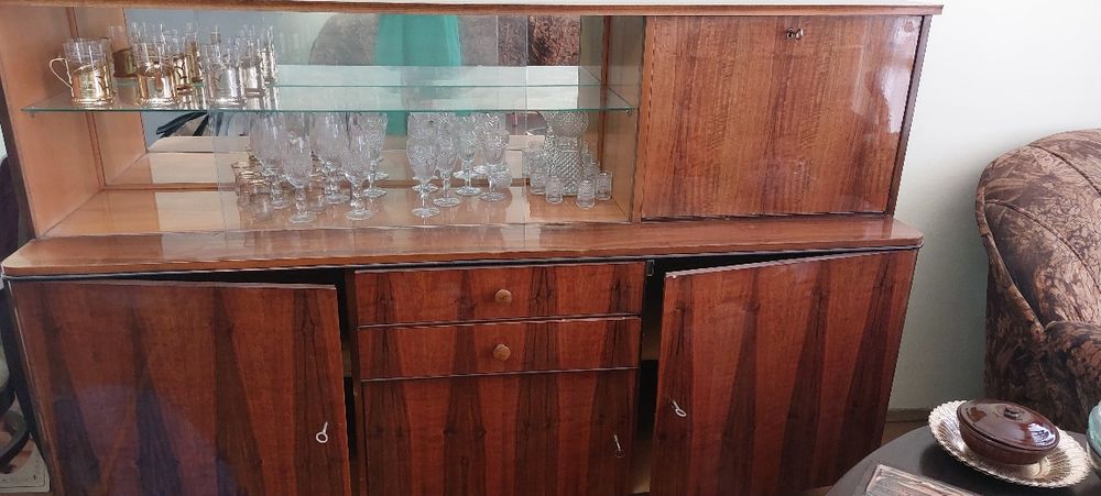 Продавам ретро БЮФЕТ