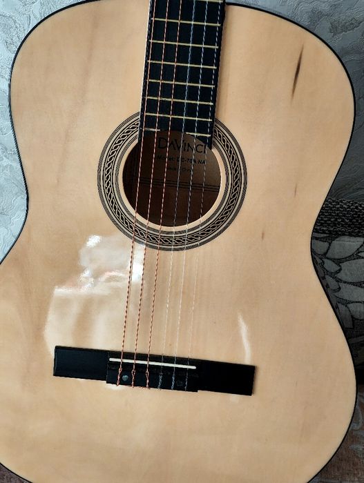 Продам Классическую гитару DaVinci + Плотный чехол Yamaha.