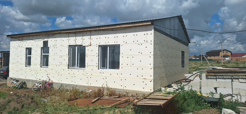 Дом с гаражом на кунгей