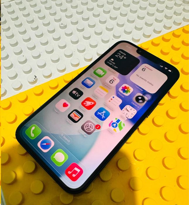 iPhone 13 • Verde • 94% Bateria